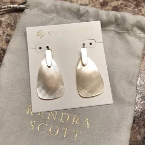 ❌SOLD❌ NWT Kendra Scott Marty Ivory MOP